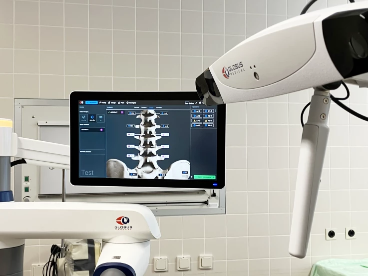 Operation mit „Hightech-Robotik“ setzt <em>neue Maßstäbe für Patienten­sicherheit</em>
